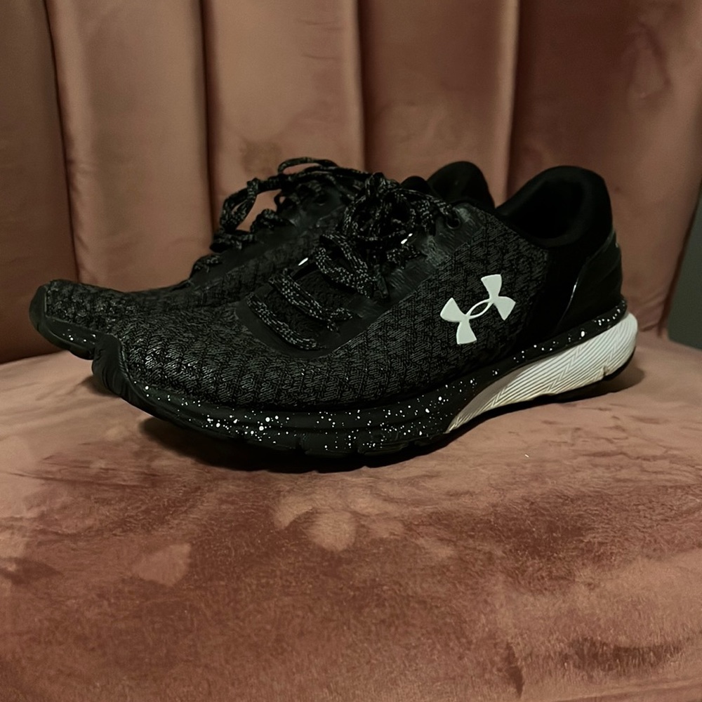 Women’s Under Armour Charged Escape shoes. Light wear. Size 8.